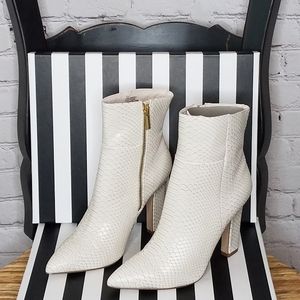 Shoe Dazzle "Dolly" Booties Heel Snakeskin Size 8